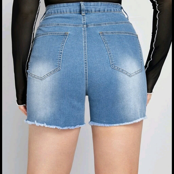 Distressed shorys - Picture 2 of 2